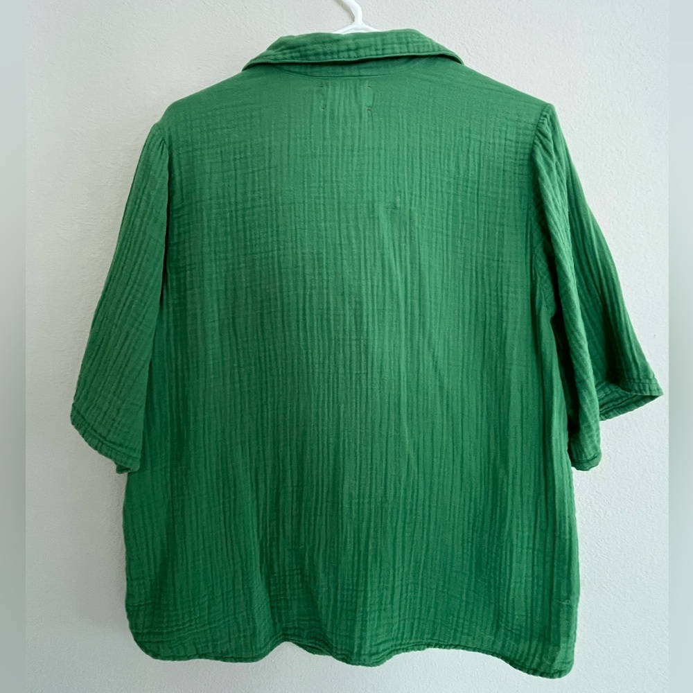 XiRENA Emerald Green Gauzy Top, size Medium - Picture 5 of 7